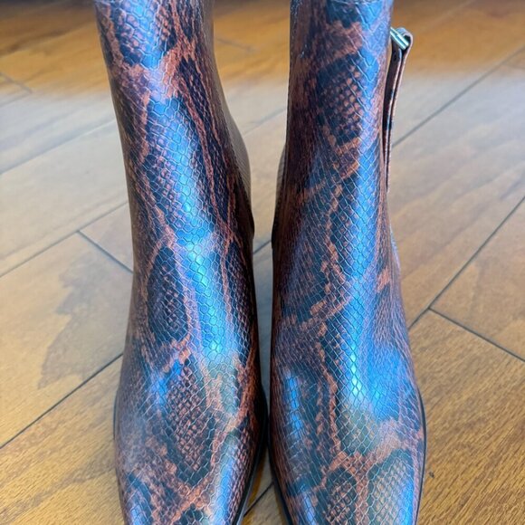 Sam Edelman Women's Carlysle Fashion Boot - Picture 7 of 10